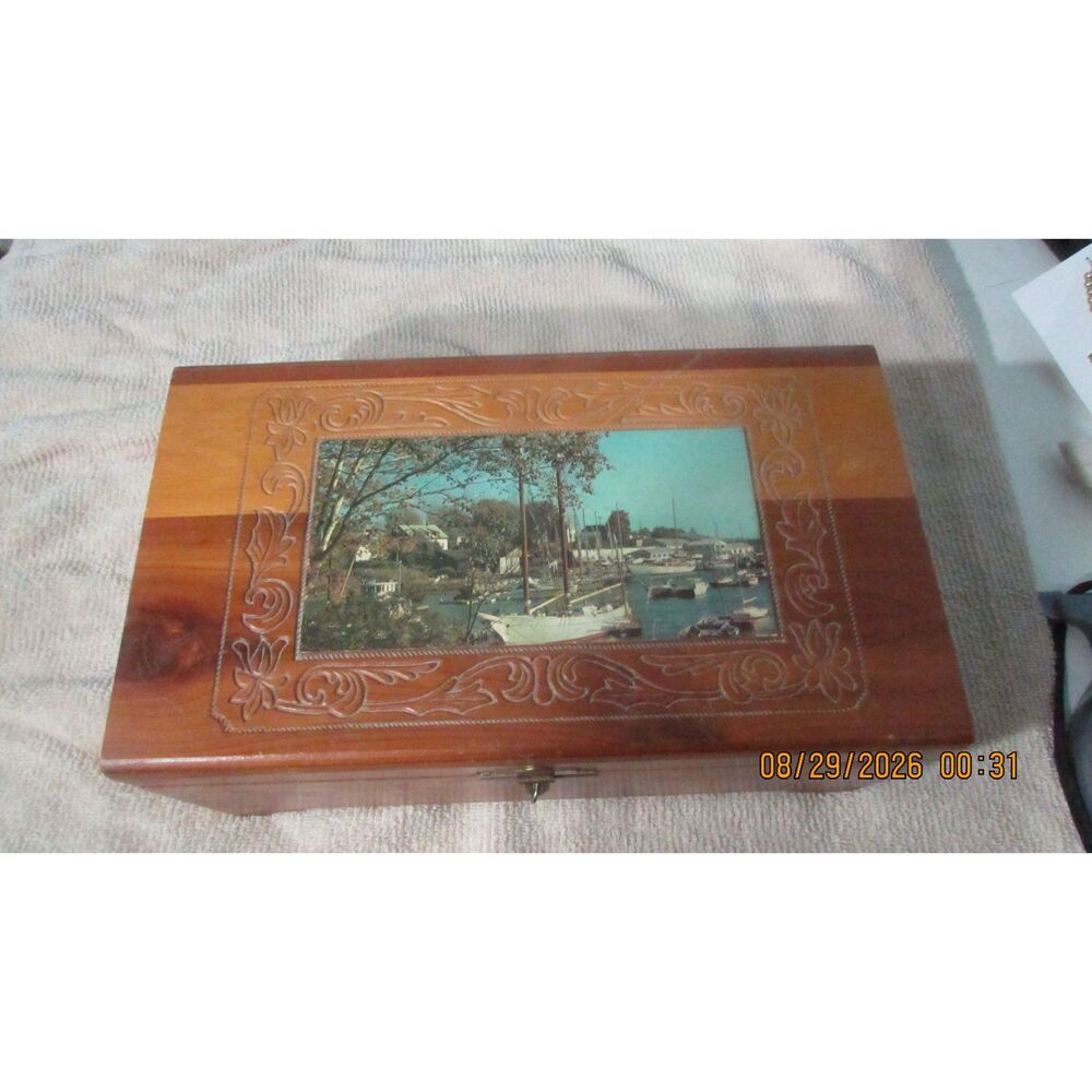 Vintage Hand Carved Trinket or Jewelry Box